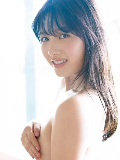 Owada Nana lần đầu chụp ảnh khỏa thân trong sách ảnh. Trên Oricon, cô chia sẻ chăm chỉ tập gym, rèn luyện vóc dáng để thực hiện bộ ảnh.