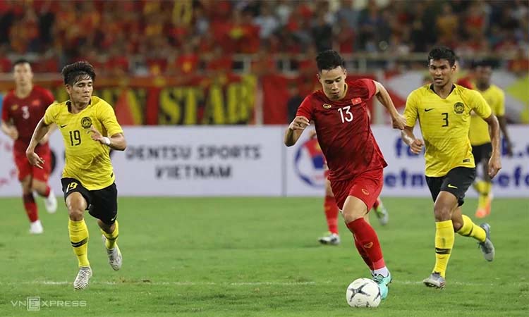 Malaysia bị đuối sức về cuối hiệp hai, nên không thể gây sức ép đủ lớn để tìm kiếm bàn gỡ. Ảnh: Ngọc Thành.