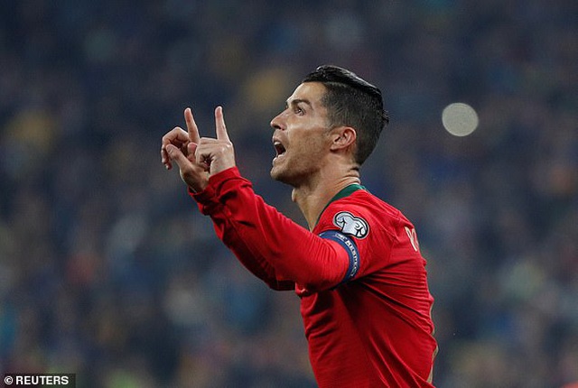 Cán mốc 700 bàn thắng trong sự nghiệp, nhưng C.Ronaldo không thể giúp Bồ Đào Nha tránh thất bại
