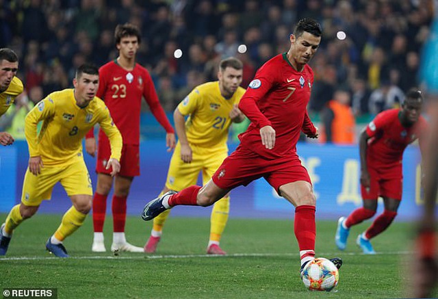 C.Ronaldo rút ngắn tỷ số xuống 1-2 cho Bồ Đào Nha ở phút 72