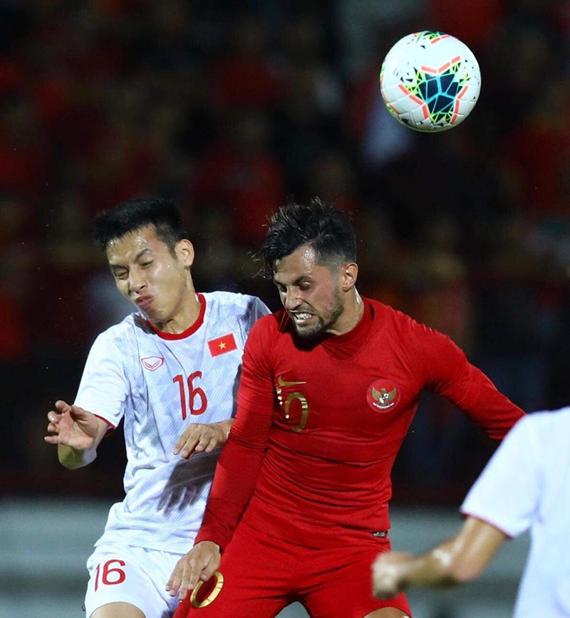 Trọng Hoàng và Hùng Dũng là 2 cầu thủ xuất sắc nhất của tuyển Việt Nam trong chiến thắng trước Indonesia