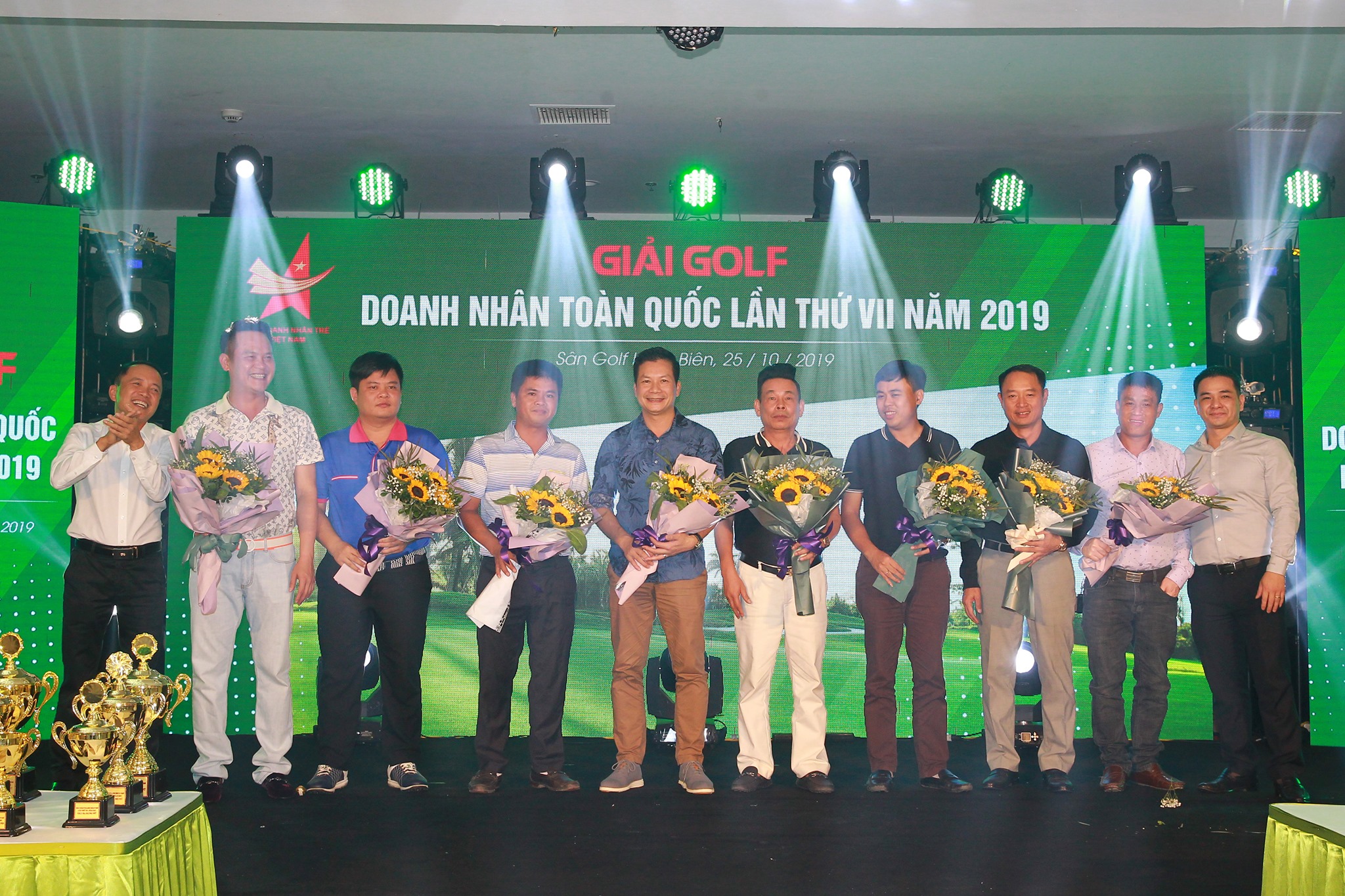 Ban tổ chức trân trọng cảm ơn các anh chị Doanh nhân trẻ, các nhà tài trợ đã đồng hành, ủng hộ và tài trợ cho giải Golf Doanh nhân trẻ Việt Nam lần thứ VII.