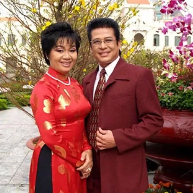 MC Thanh Bạch từng kết hôn cùng nghệ sĩ Xuân Hương và có một người con trai. Mặc dù sự kết hợp của Thanh Bạch - Xuân Hương đã để lại nhiều dấu ấn với khán giả bằng loạt chương trình hài khá ấn tượng. Thế nhưng đến năm 2006, cả hai chính thức ly dị và sự kết hợp thú vị này cũng kết thúc.