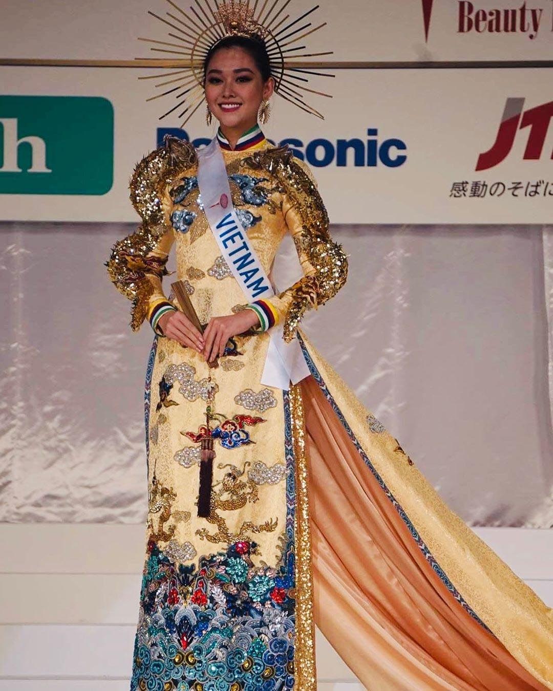 Bộ trang phục giúp Á hậu Tường San giành giải “Trang phục dân tộc đẹp nhất“. Ảnh: MS.