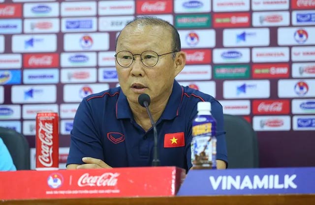 Huấn luyện viên Park Hang Seo chia sẻ với báo chí trước trận gặp Thái Lan, ông  hoàn toàn tin tưởng vào Công Phượng.