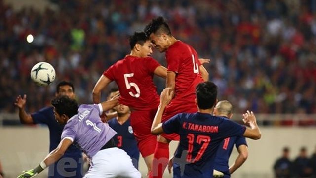 Trọng tài người Oman từ chối bàn thắng của Bùi Tiến Dũng khi cho rằng Văn Hậu đã phạm lỗi với thủ môn Kawin