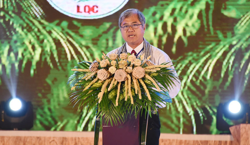 Phó chủ tịch UBND tỉnh Nguyễn Văn Đức phát biểu bế mạc lễ hội.