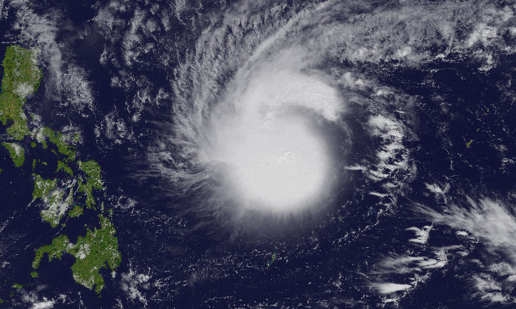 Bão Kammuri di chuyển ngoài khơi Philippines hôm 30/11. Ảnh: NOAA.