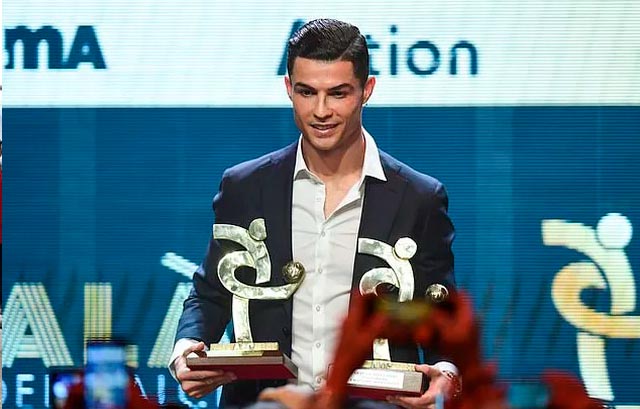 C.Ronaldo nhận giải Cầu thủ xuất sắc nhất Serie A mùa 2918/19