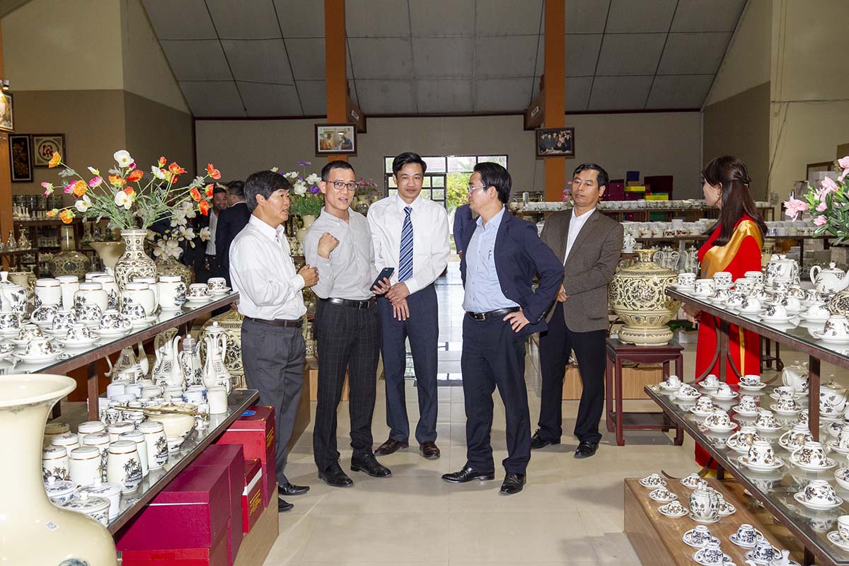 Đ&acirc;y l&agrave; 1 trong 5 điểm đến du lịch của huyện Nam S&aacute;ch, b&ecirc;n cạnh c&aacute;c điểm đến đ&atilde; được c&ocirc;ng nhận gồm Khu tưởng niệm Chủ tịch Hồ Ch&iacute; Minh tại x&atilde; Nam Ch&iacute;nh; Đ&igrave;nh Đầu, Nh&agrave; bia th&agrave;nh lập Tỉnh ủy, Phủ ủy Nam S&aacute;ch tại x&atilde; Hợp Tiến, Ch&ugrave;a Trăm Gian tại x&atilde; An B&igrave;nh v&agrave; Đền Long Động tại x&atilde; Nam T&acirc;n.
