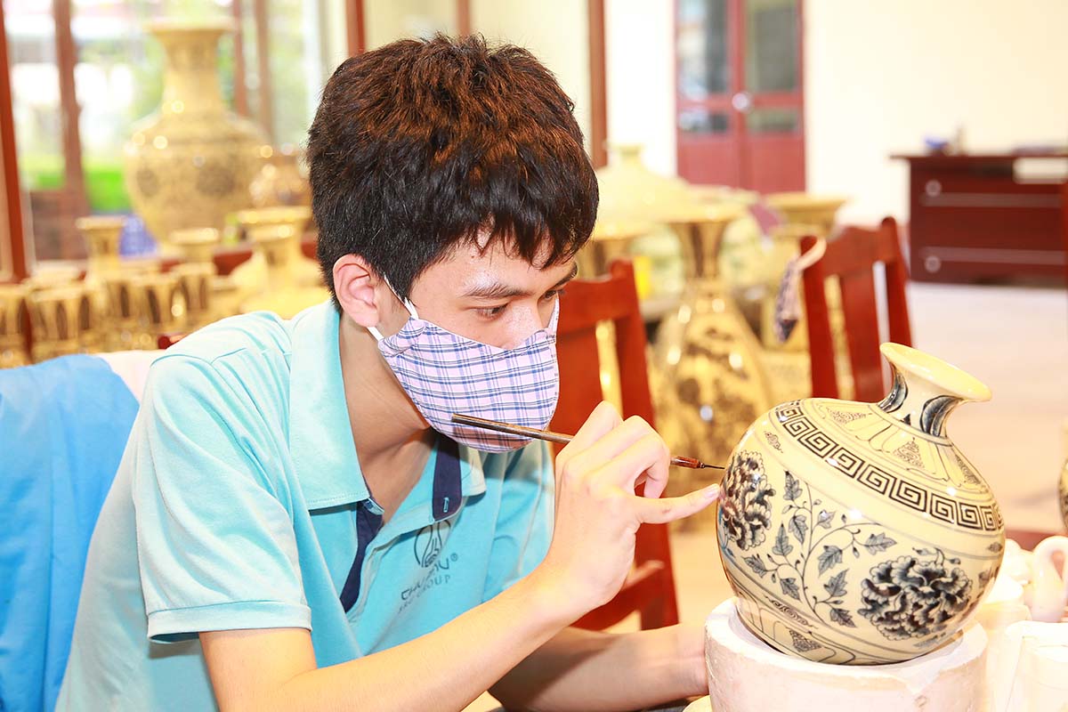 Theo đ&oacute;, c&aacute;c sản phẩm gốm Chu Đậu đ&atilde; được xuất khẩu tới hơn 30 thị trường quốc tế. 