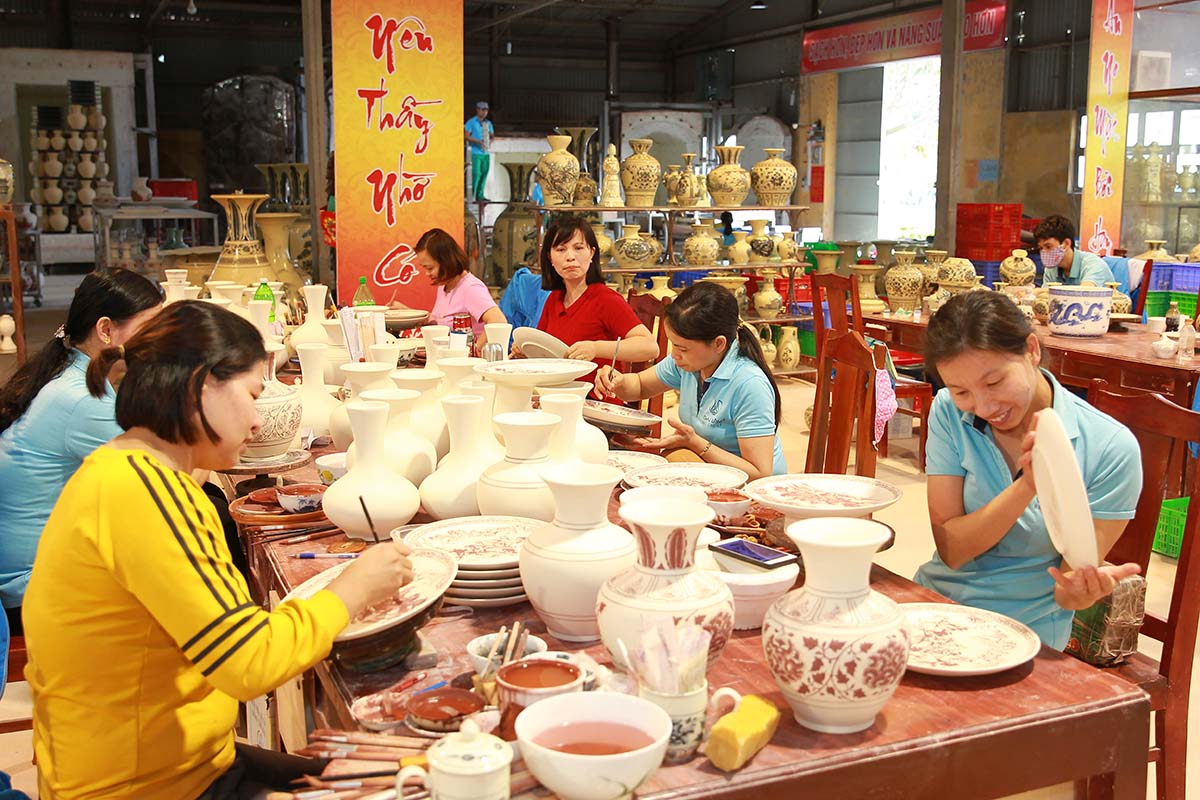 C&aacute;c sản phẩm gốm Chu Đậu c&ograve;n vinh dự được chọn l&agrave;m qu&agrave; tặng cho c&aacute;c nguy&ecirc;n thủ quốc gia trong một số sự kiện ngoại giao lớn của đất nước, g&oacute;p phần mang bản sắc văn h&oacute;a Việt Nam ra thế giới.