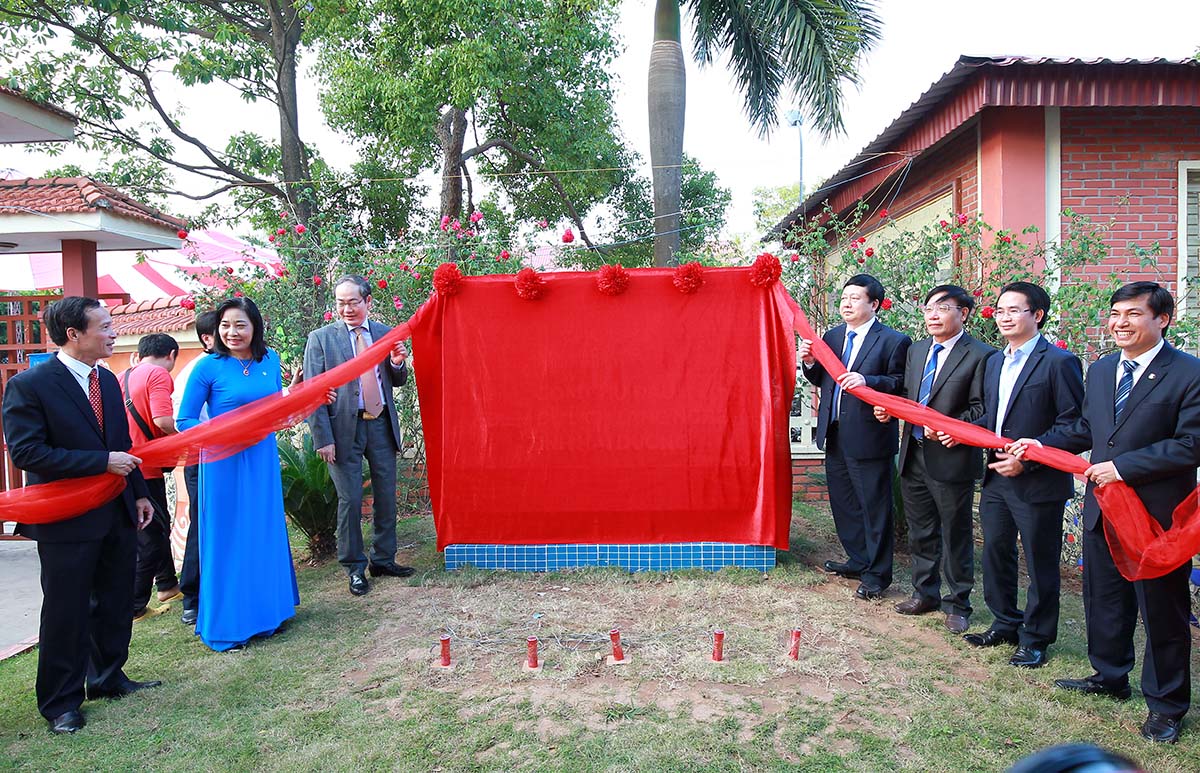Với t&acirc;m huyết của m&igrave;nh, Madame Nguyễn Thị Nga, Chủ tịch Tập đo&agrave;n BRG ki&ecirc;m Chủ tịch Hapro định hướng ph&aacute;t triển Gốm Chu Đậu trở th&agrave;nh một trong những biểu tượng Quốc gia