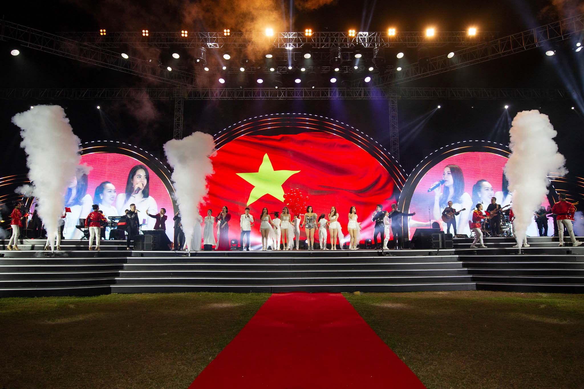 Với ý nghĩa đó, Bộ Kế hoạch và Đầu tư tổ chức Kỷ niệm ngày truyền thống của Ngành bằng Chương trình nghệ thuật “Tự hào Việt Nam” tại sân Đoan Môn, di tích lịch sử Hoàng thành Thăng Long.
