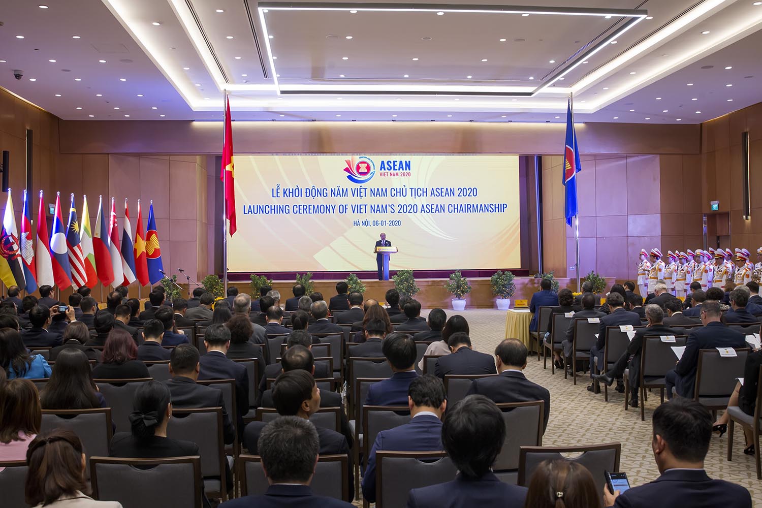 Phát biểu tại buổi lễ, Thủ tướng Nguyễn Xuân Phúc cho biết, cùng với thế giới, Cộng đồng ASEAN vừa chào đón Năm mới 2020 trong sắc xuân đâm chồi nảy lộc, khởi đầu cho những kỳ vọng mới muôn phần tốt đẹp.