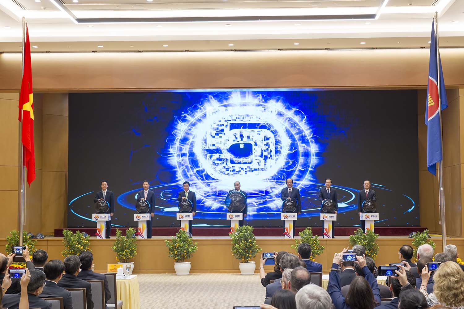 Năm 2020, Việt Nam vinh dự đảm nhiệm những trọng trách lớn ở cả tầm khu vực và quốc tế, trong đó nổi bật là vai trò Chủ tịch ASEAN. 