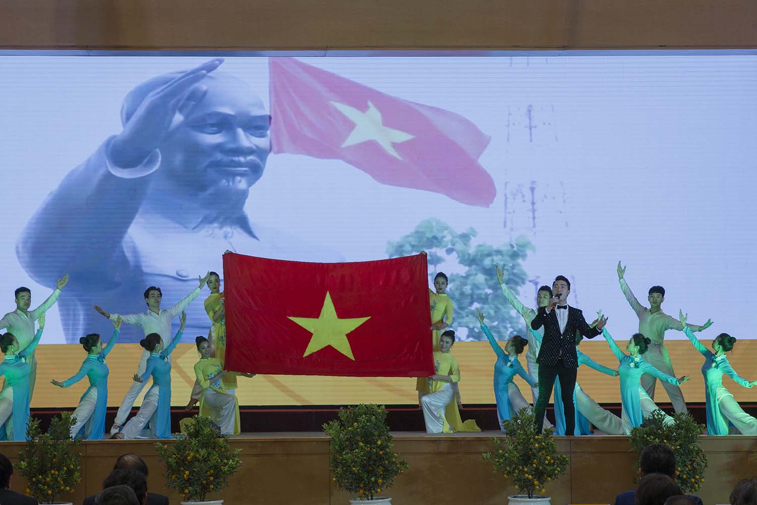 Để hiện thực hóa những mục tiêu này và cùng nhau kiến tạo tương lai, mỗi thành viên, từng người dân ASEAN cần nỗ lực, từ những công việc nhỏ, góp từng viên gạch dựng xây nên những công trình lớn của Cộng đồng ASEAN.