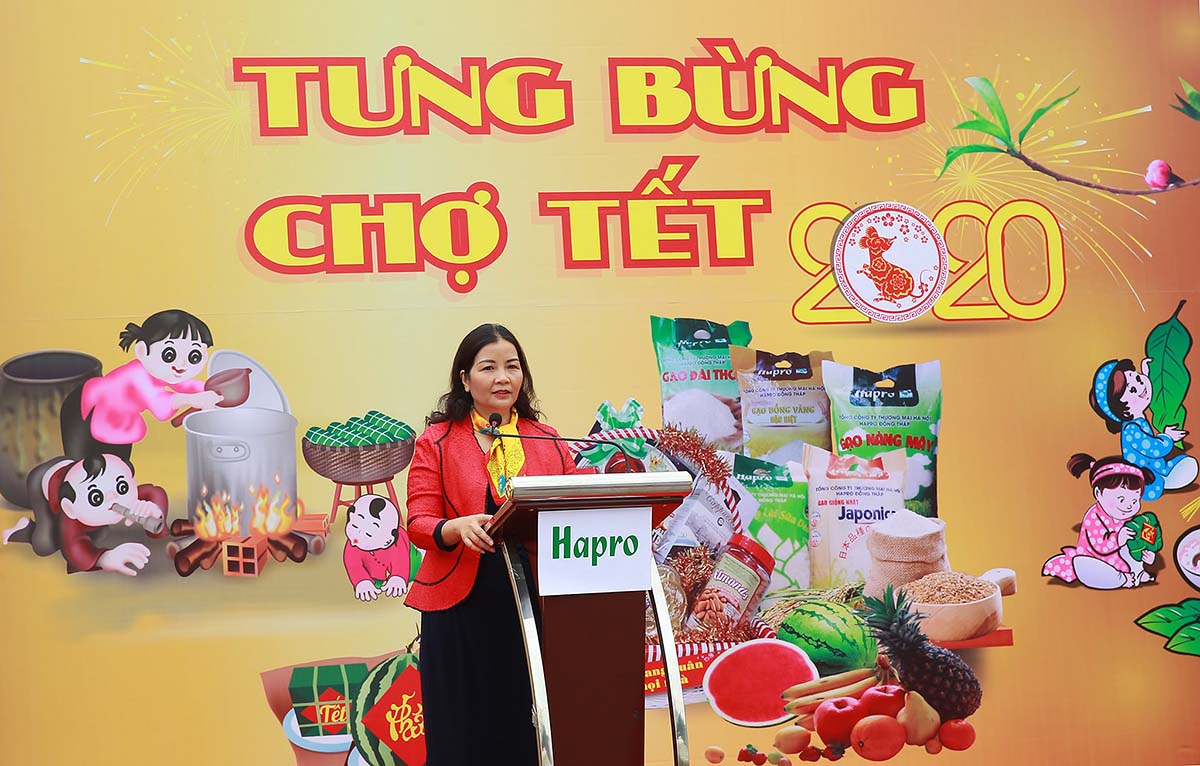 Bà Trần Thị Phương Lan, Phó Giám đốc Sở Công Thương thành phố Hà Nội phát biểu tại buổi lễ.