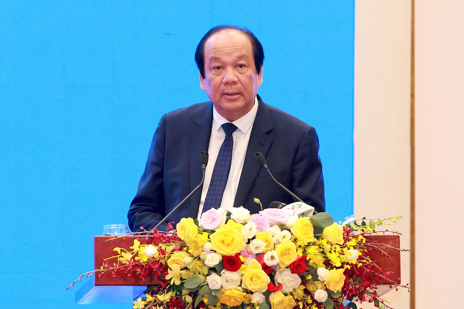 ...Thủ tướng Chính phủ Nguyễn Xuân Phúc kêu gọi cộng đồng doanh nghiệp đề xuất ý tưởng, giải pháp thúc đẩy sản xuất kinh doanh... 