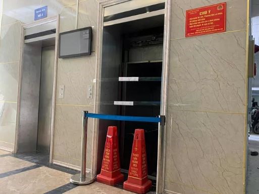 Hà Nội: Điều tra vụ thang máy chung cư rơi tự do, hai người bị thương