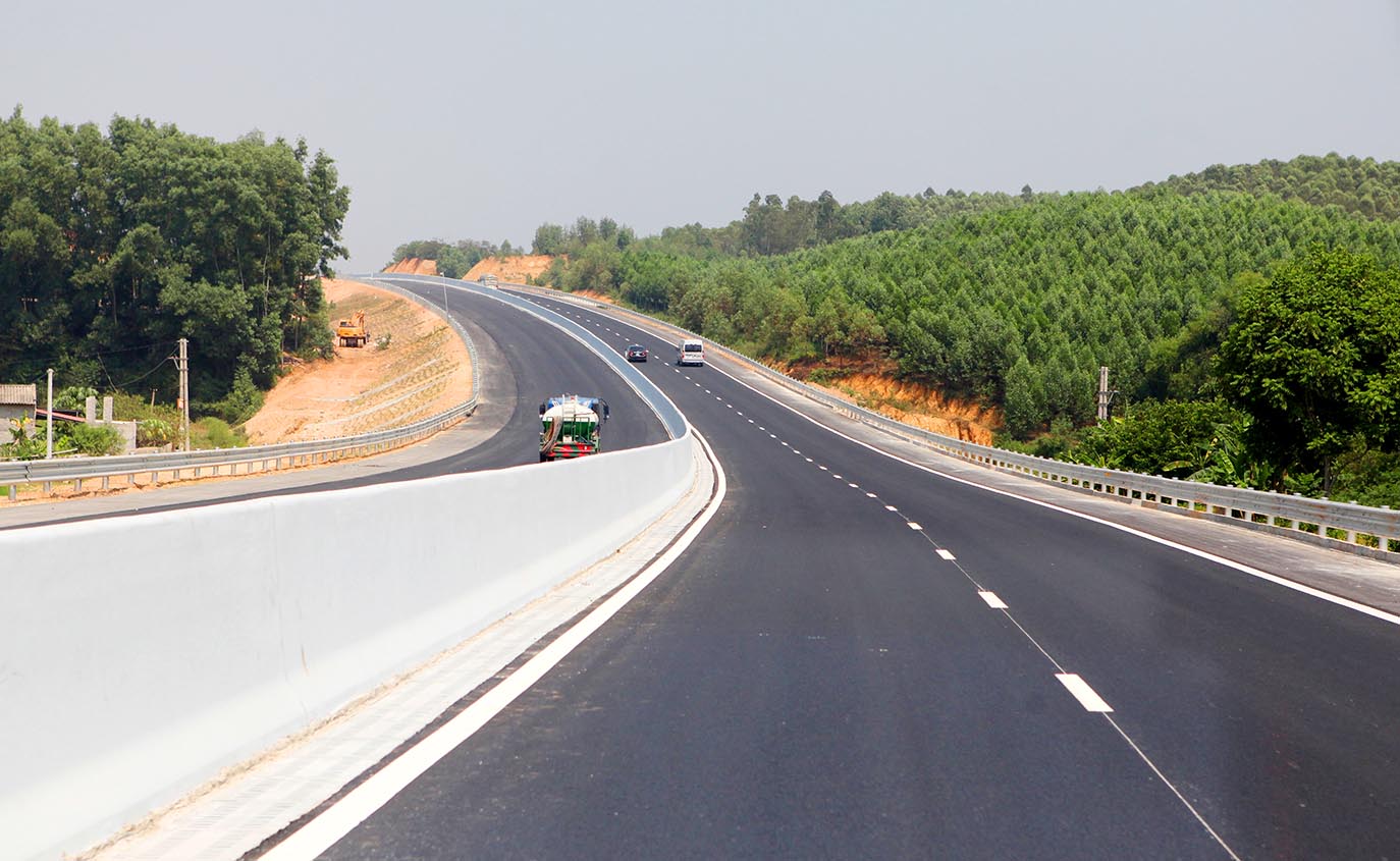 Những tuyến đường cao tốc đã trở thành động lực tăng trưởng cho nền kinh tế. Trong ảnh: Tuyến cao tốc Hà Nội - Bắc Giang 	Ảnh: anh minh