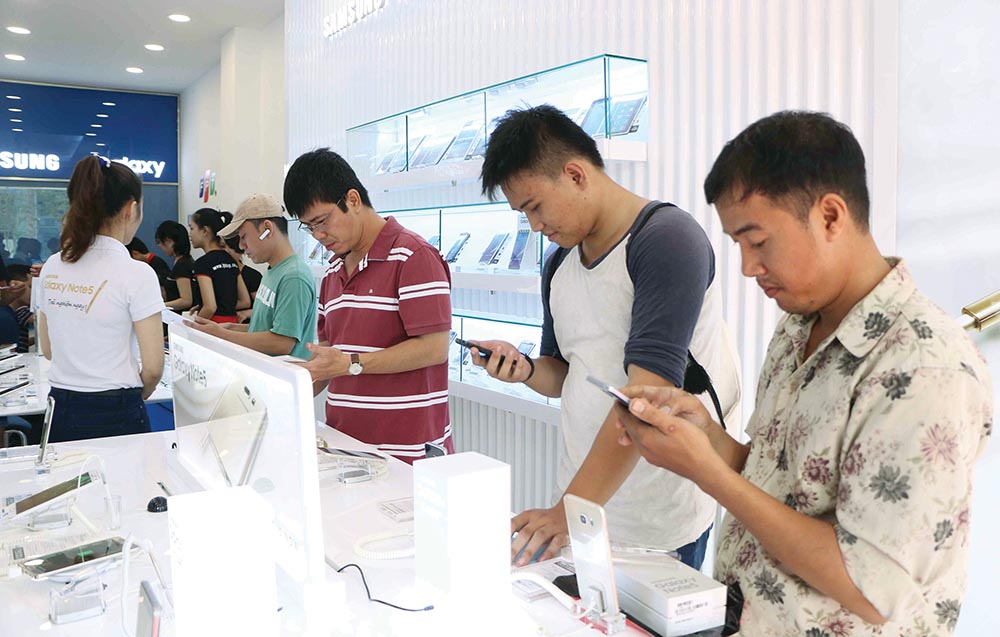 Thị trường Việt Nam tiêu thụ khoảng 18 - 19 triệu chiếc smartphone mỗi năm với doanh số khoảng 4,5 tỷ USD