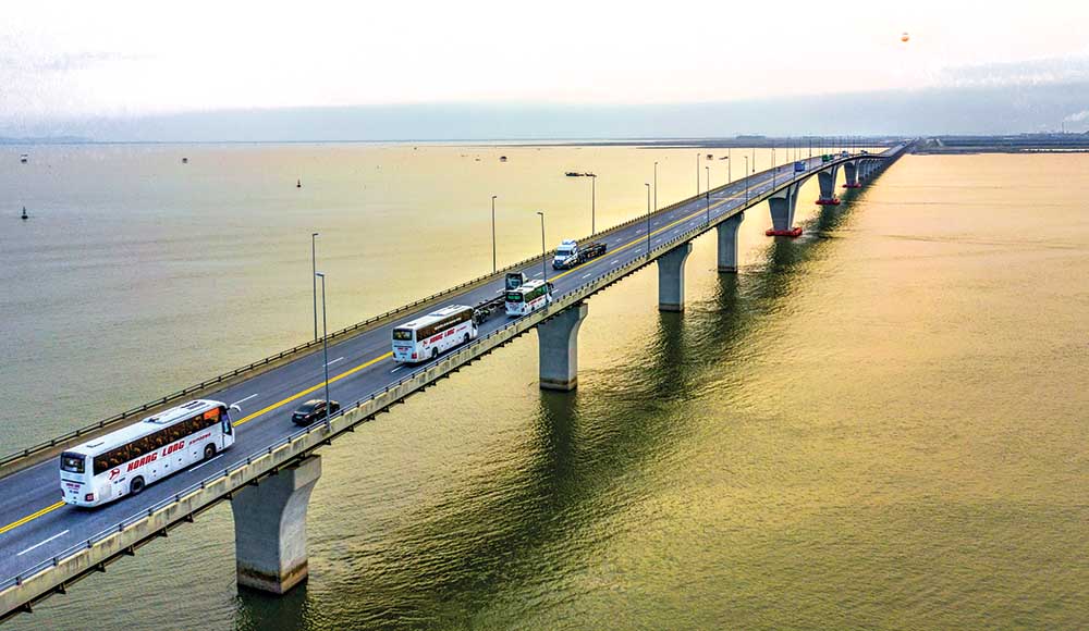 Cầu Tân Vũ - Lạch Huyện, cây cầu vượt biển dài nhất Việt Nam 	ảnh: hồng phong