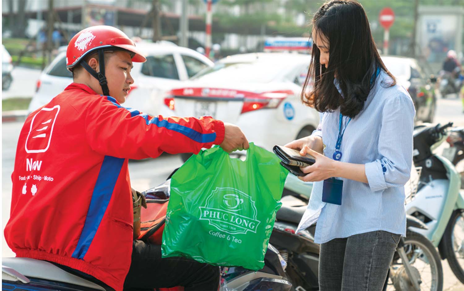Grab, Gojek, Now, BaeMin cám dỗ giới trẻ... ở nhà cũng có ăn