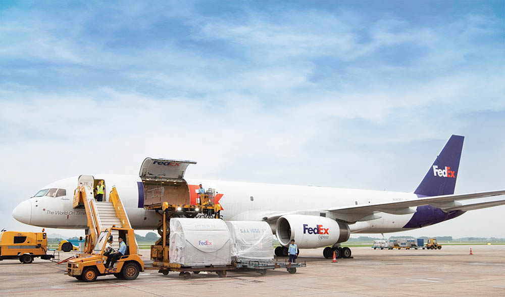 Hiện thị trường vận chuyển hàng không (Air cargo) do các doanh nghiệp ngoại thống lĩnh. Trong ảnh: FedEx, một ông lớn trong lĩnh vực Air cargo đang hoạt động tại Việt Nam