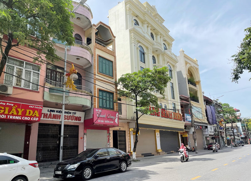 Các cửa hàng kinh doanh trên tuyến phố Ngô Gia Tự, phường Tiền An (thành Phố Bắc Ninh) tạm thời đóng cửa phục vụ công tác phòng, chống dịch COVID-19.