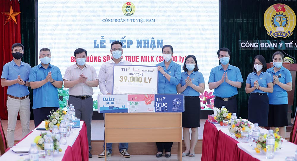 Gần 3 triệu sản phẩm sữa và đồ uống tốt cho sức khỏe của TH đã được gửi tới ngành y tế, lực lượng chống dịch...