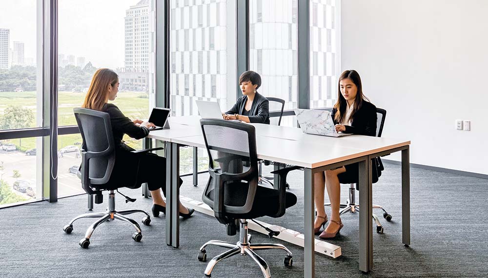 Đại dịch Covid-19 đã tạo ra những thay đổi nhất định với thị trường văn phòng, thúc đẩy xu hướng thiết kế văn phòng dựa trên nhu cầu sử dụng thực tế, thay vì tập trung vào đối tượng khách đến văn phòng như trước đây.