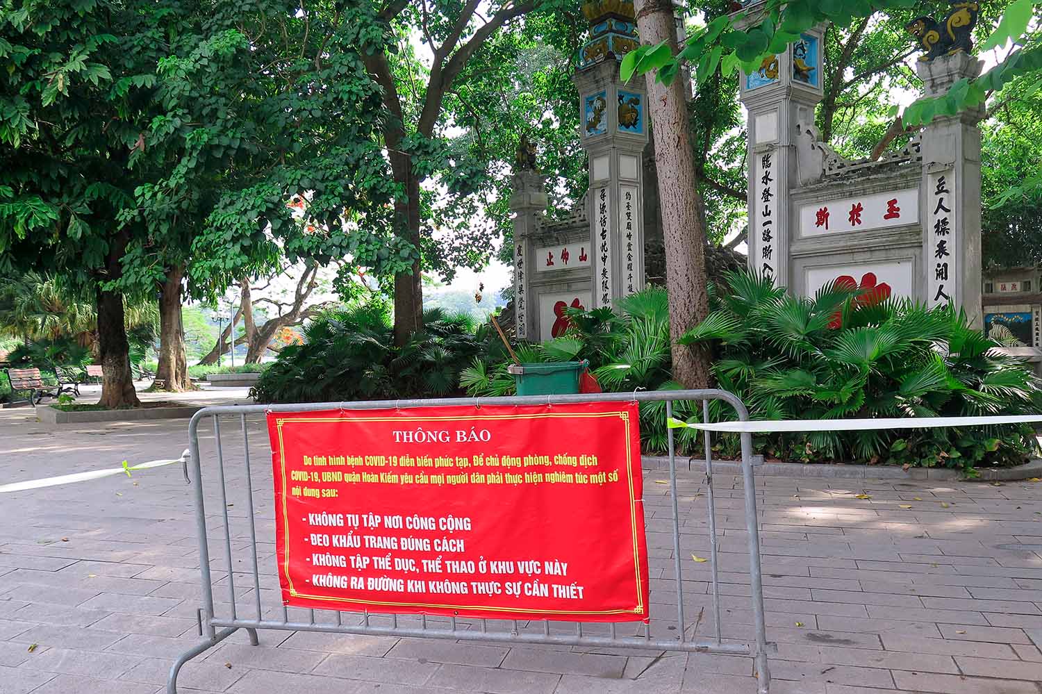 Khu vực đền Ngọc Sơn trước khi có dịch Covid-19 hàng ngày lúc nào cũng rất đông lương khách thăm quan.