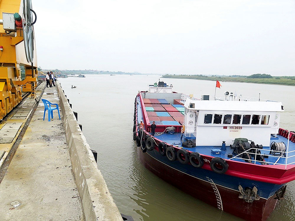 Cảng Việt Trì (Phú Thọ) thuộc Dự án WB6 được khởi công vào tháng 7/2013 và hoàn thành tháng 3/2015