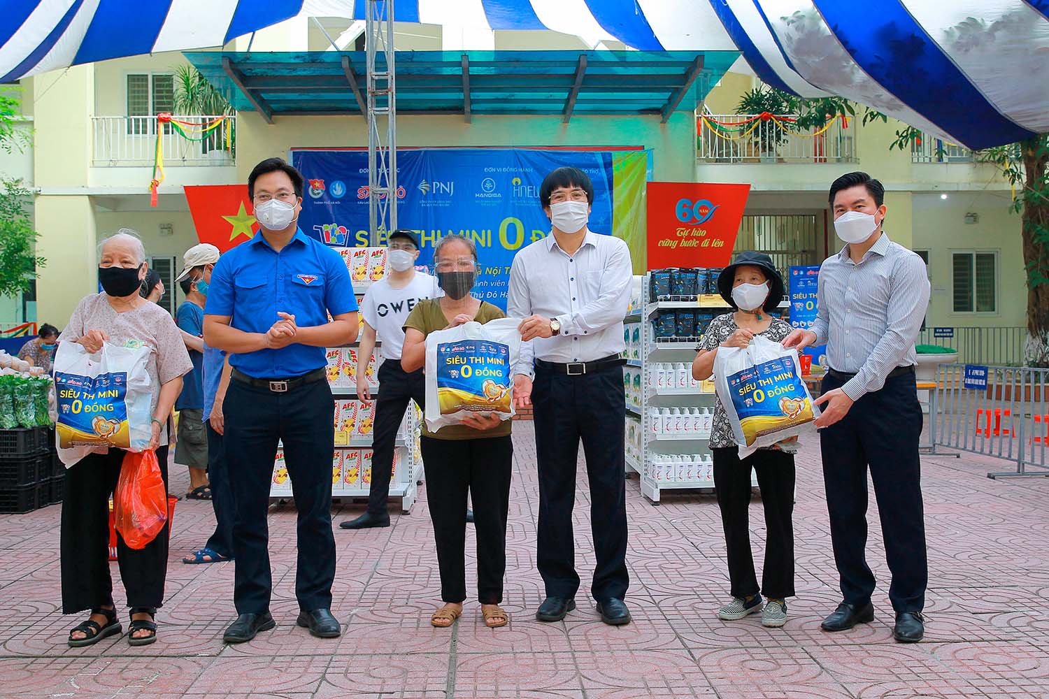 Được phát động từ ngày 1/8/2021, Siêu thị mini 0 đồng đặt mục tiêu trợ giúp cho người lao động khó khăn, công nhân mất việc làm, sinh viên nghèo do ảnh hưởng của dịch bệnh tại Hà Nội.