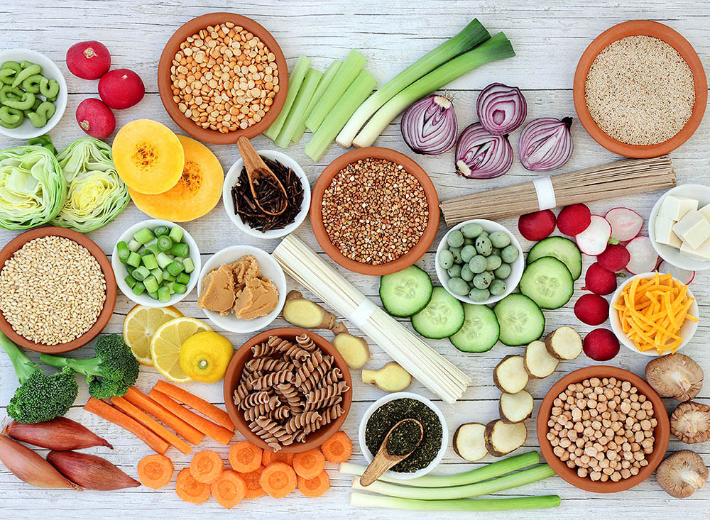 Cần ăn uống đa dạng các nhóm thực phẩm để cung cấp đầy đủ vitamin và khoáng chất cho cơ thể