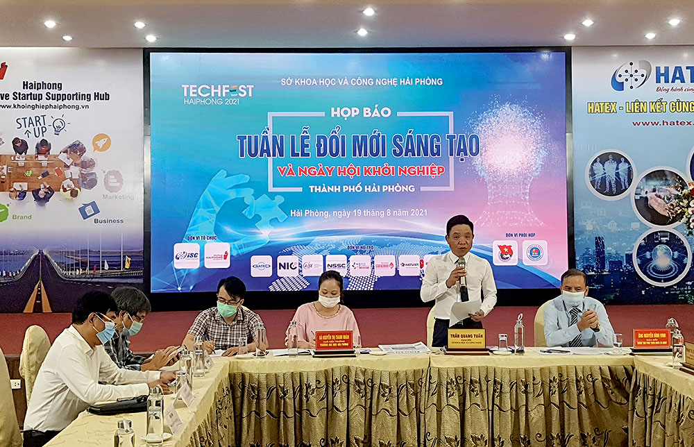 Ông Trần Quang Tuấn, Giám đốc Sở Khoa học và Công nghệ Hải Phòng phát biểu tại buổi họp báo về sự kiện TECHFEST Hải Phòng 2021 