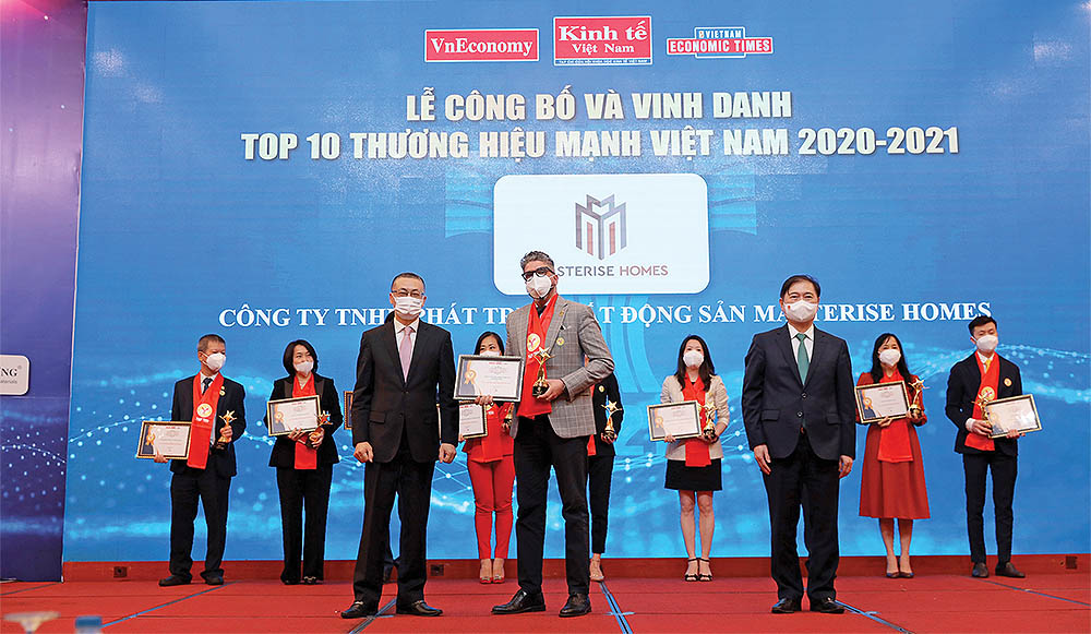 Đại diện Masterise Homes tại Lễ công bố và vinh danh Thương hiệu mạnh Việt Nam 2021  