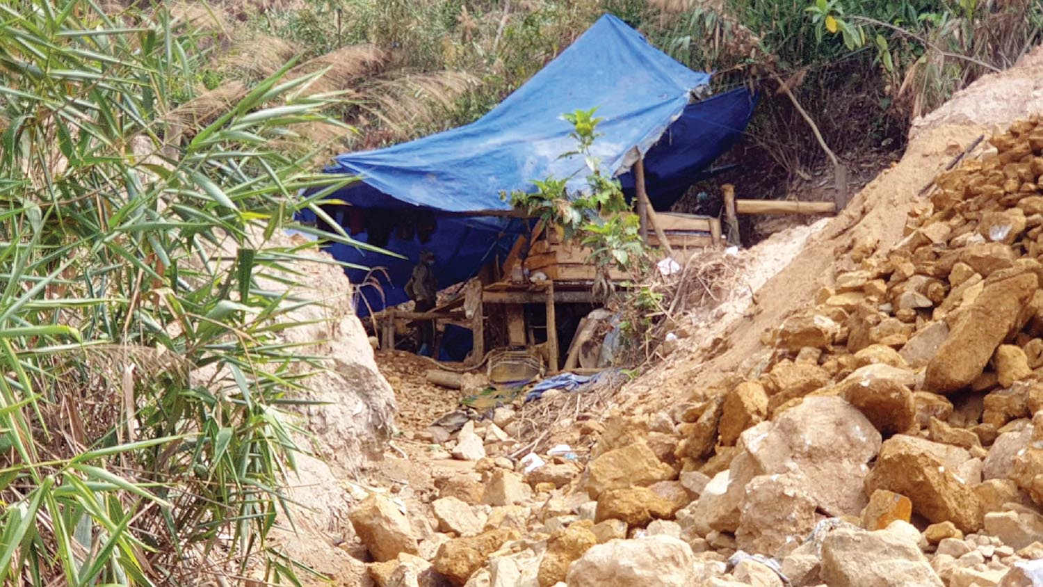 Mỏ vàng Bồng Miêu vẫn đang bị khai thác trái phép