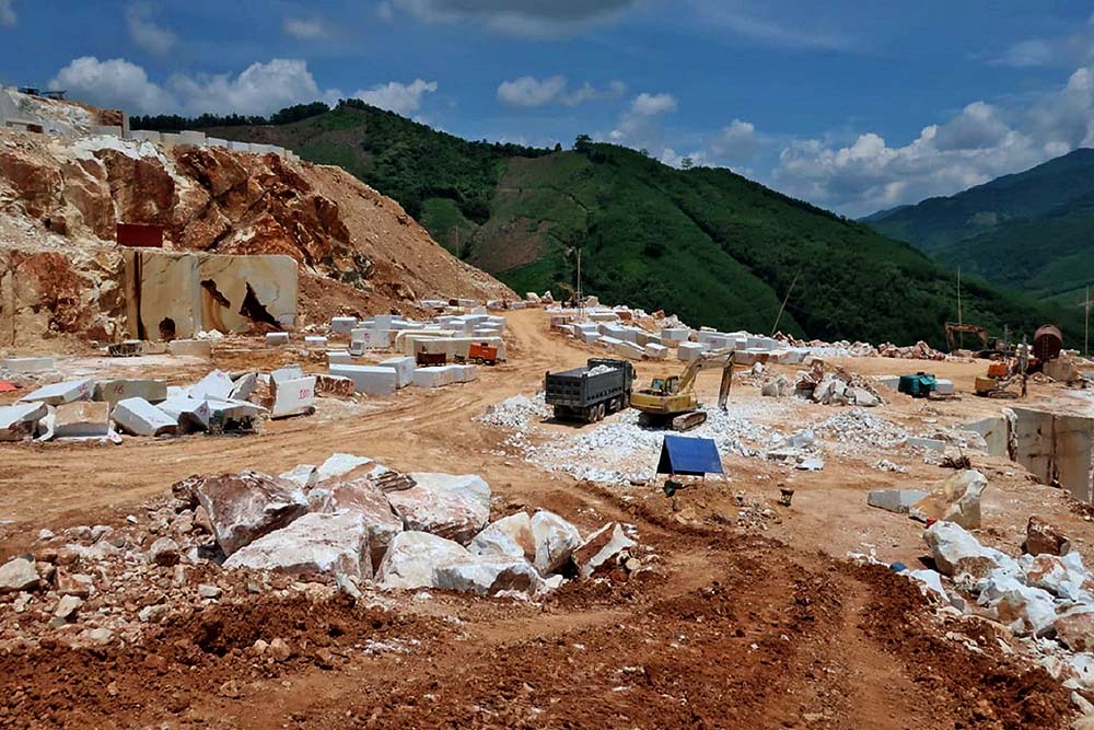 Khu vực khai thác đá trắng trái phép ở núi Phá Chủng (xã Châu Lộc, huyện Quỳ Hợp) đã bị Công an tỉnh Nghệ An  bắt quả tang vào tháng 7/2021
