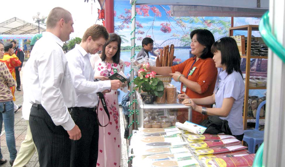 Công ty vững vàng và  tự tin cung cấp các sản phẩm Hương Quế vào các hệ thống siêu thị tại Việt Nam và hệ thống bán lẻ nước ngoài theo xu hướng hợp tác.
