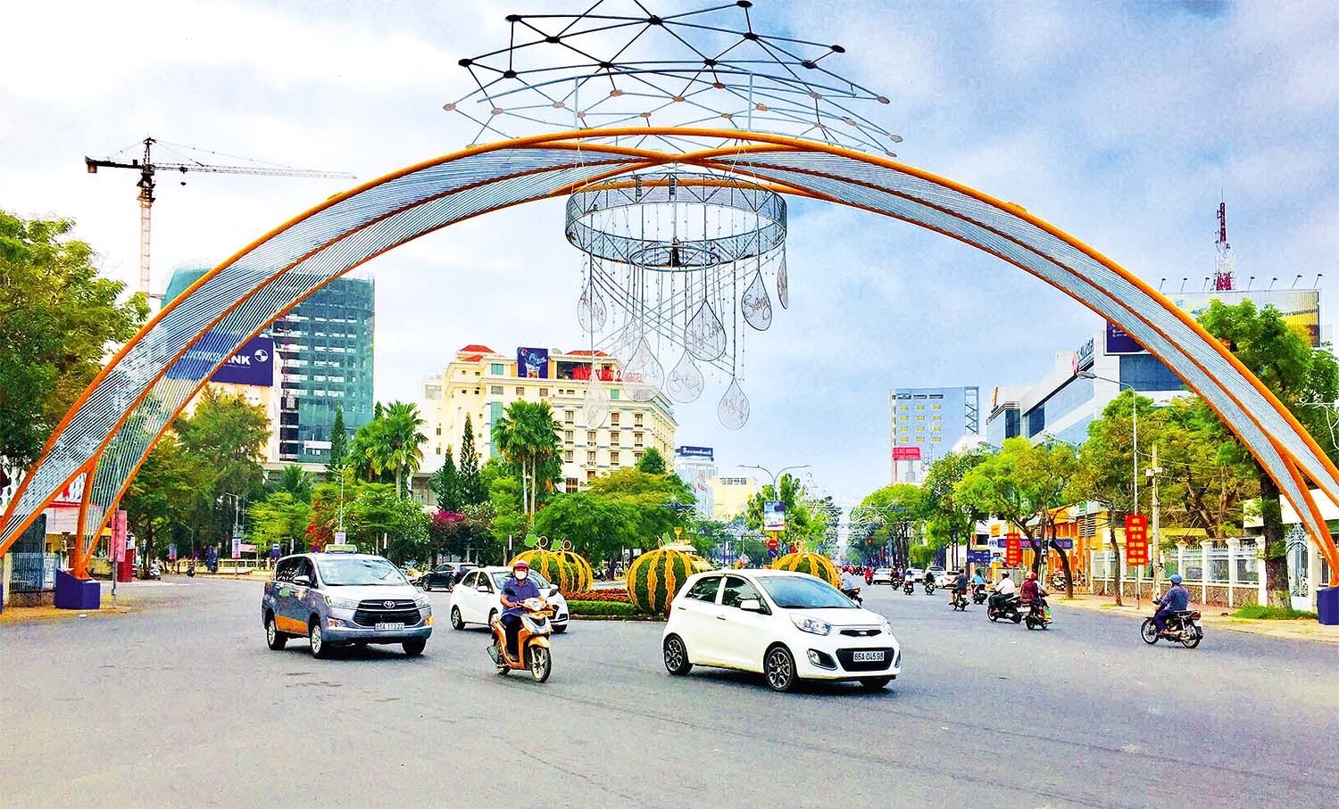 Đại lộ Hòa Bình (quận Ninh Kiều) trung tâm của TP. Cần Thơ, điểm đến của các Dự án thương mại, dịch vụ  	Ảnh: Huy Tự