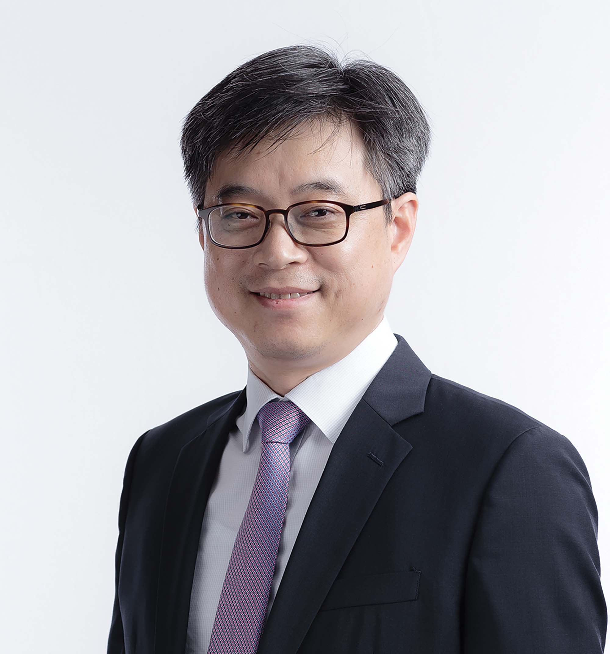 Ông Luke Hong, Trưởng nhóm và Chuyên gia kinh tế trưởng về Việt Nam thuộc Văn phòng Nghiên cứu kinh tế vĩ mô ASEAN + 3 (AMRO)