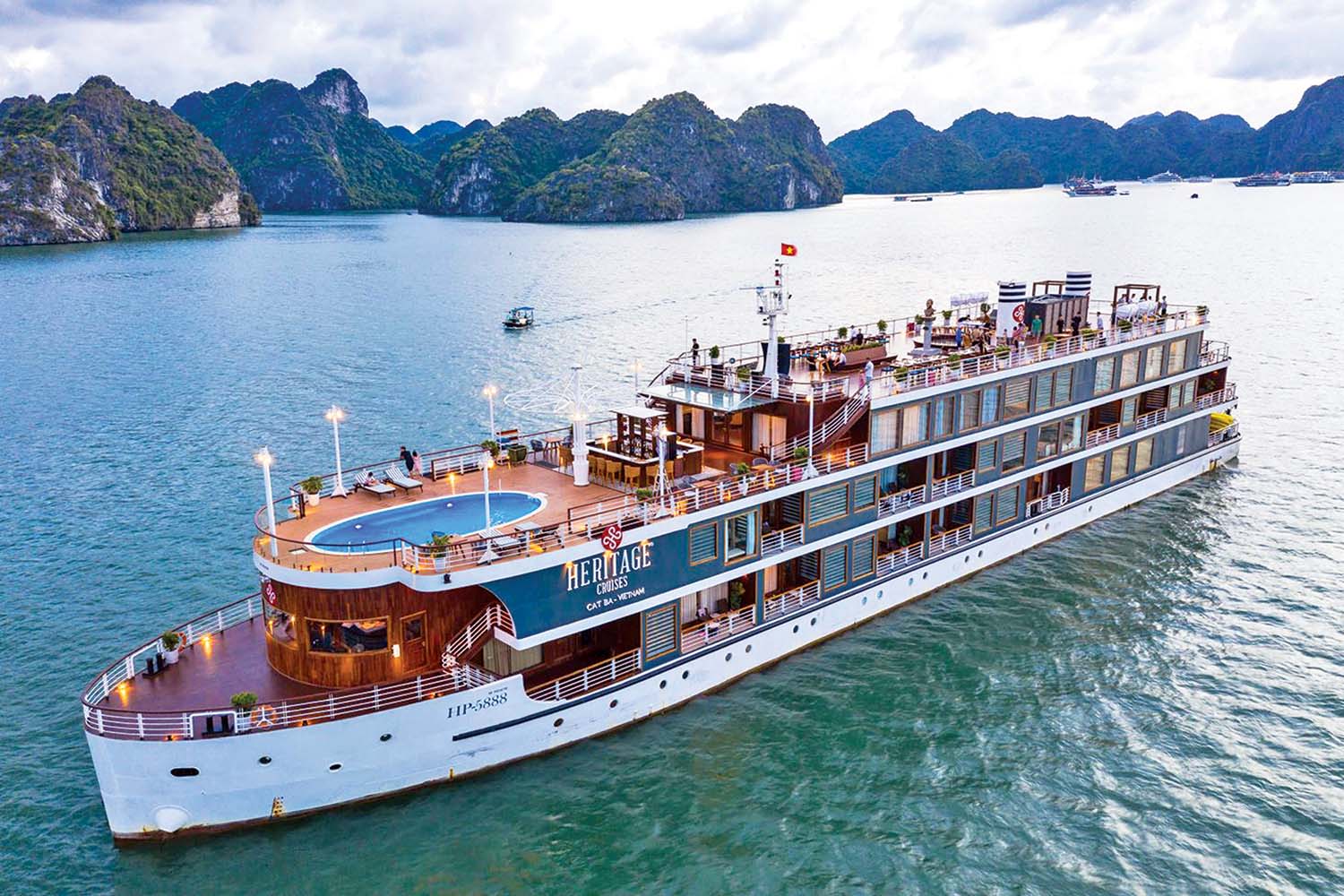 Du lịch bằng du thuyền đang dần phổ biến với khách Việt
