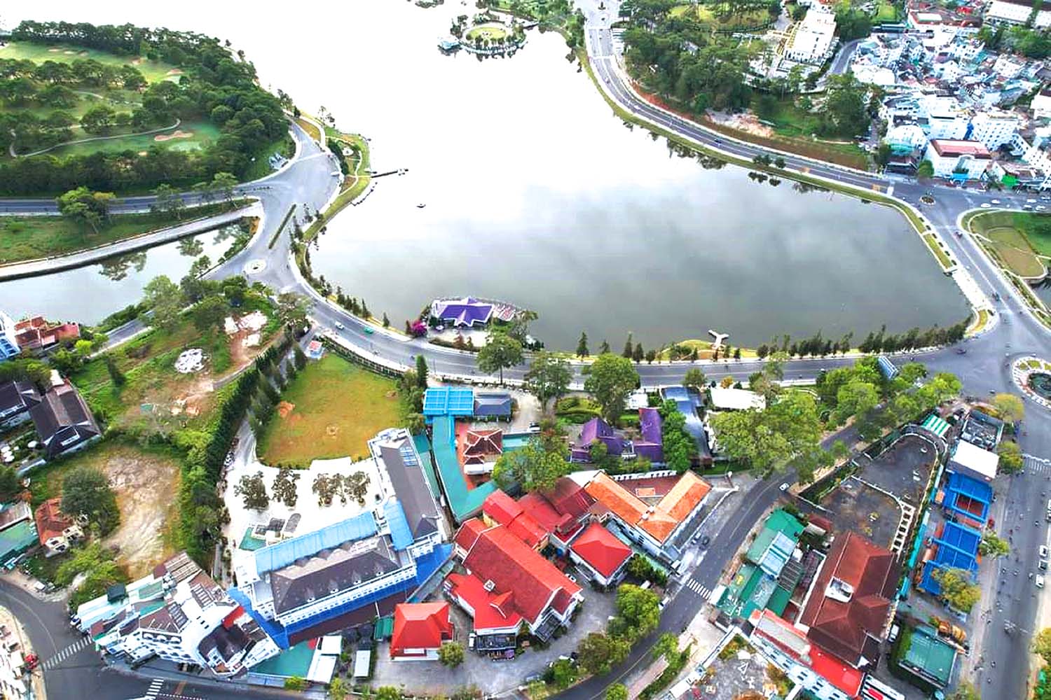 Một góc cảnh quan đô thị Đà Lạt nhìn từ trên cao	ảnh: m.n