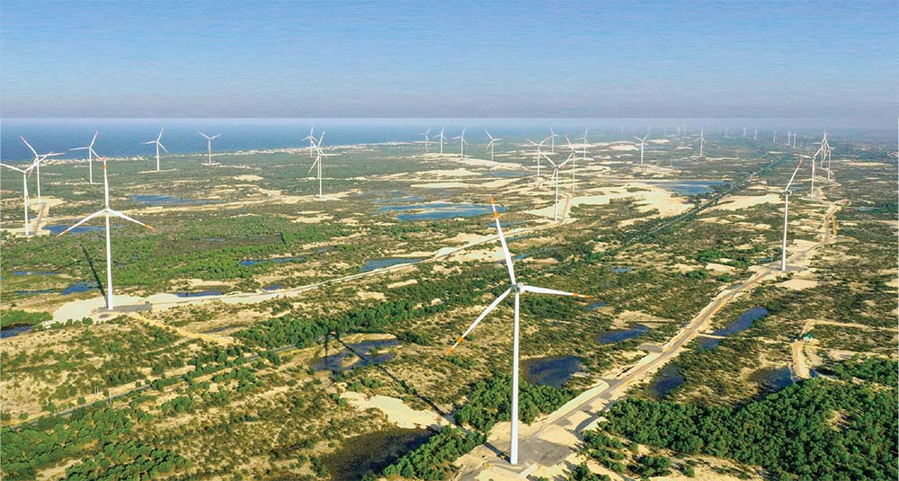Tiềm năng về nắng và gió giúp Quảng Bình phát huy lợi thế, đón dòng vốn lớn từ các Dự án về năng lượng tái tạo. Trong ảnh: Dự án điện gió B&T