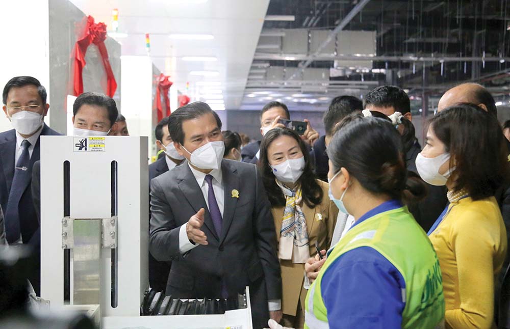 Nhà máy sản xuất của Dự án Công nghệ tấm Silic Jinko Solar Việt Nam đã hoàn thành và đi vào hoạt động từ ngày 10/1/2022, rút ngắn 1/3 thời gian so với kế hoạch	Ảnh: Minh Hà