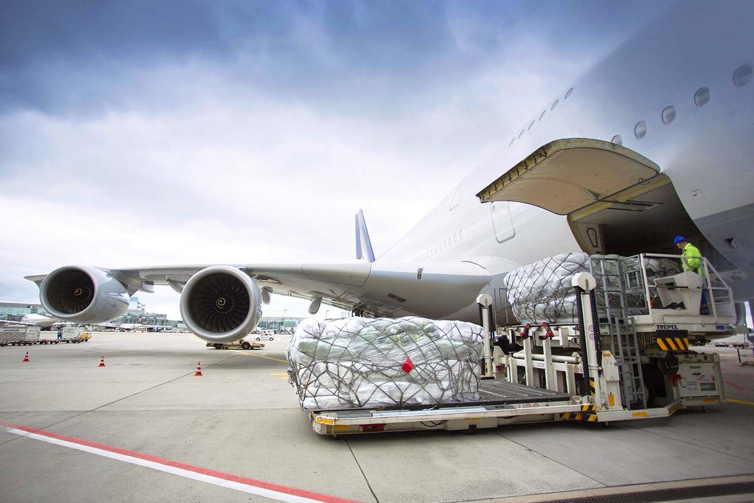 Vận chuyển hàng hóa bằng đường hàng không đang chiếm khoảng 25 - 30% tổng giá trị xuất khẩu của cả nước