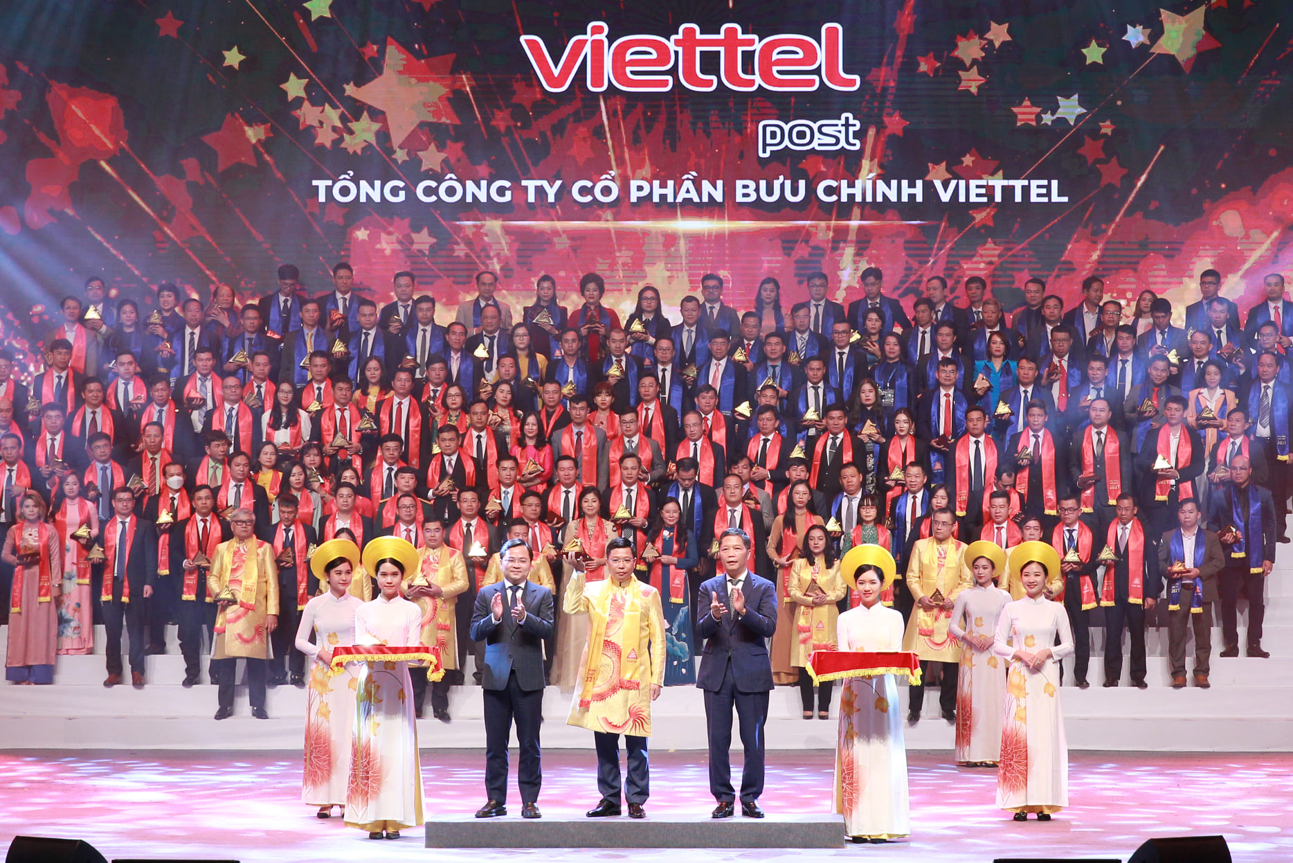 Viettel Post tự hào là một trong những đơn vị hàng đầu Việt Nam trong lĩnh vực chuyển phát, với mạng lưới rộng khắp 63 tỉnh thành, 2.200 bưu cục, 125.000 điểm cung cấp dịch vụ. Viettel Post phấn đấu trở thành doanh nghiêp logistics số 1 tại Việt Nam dựa trên nền tảng công nghệ cao.