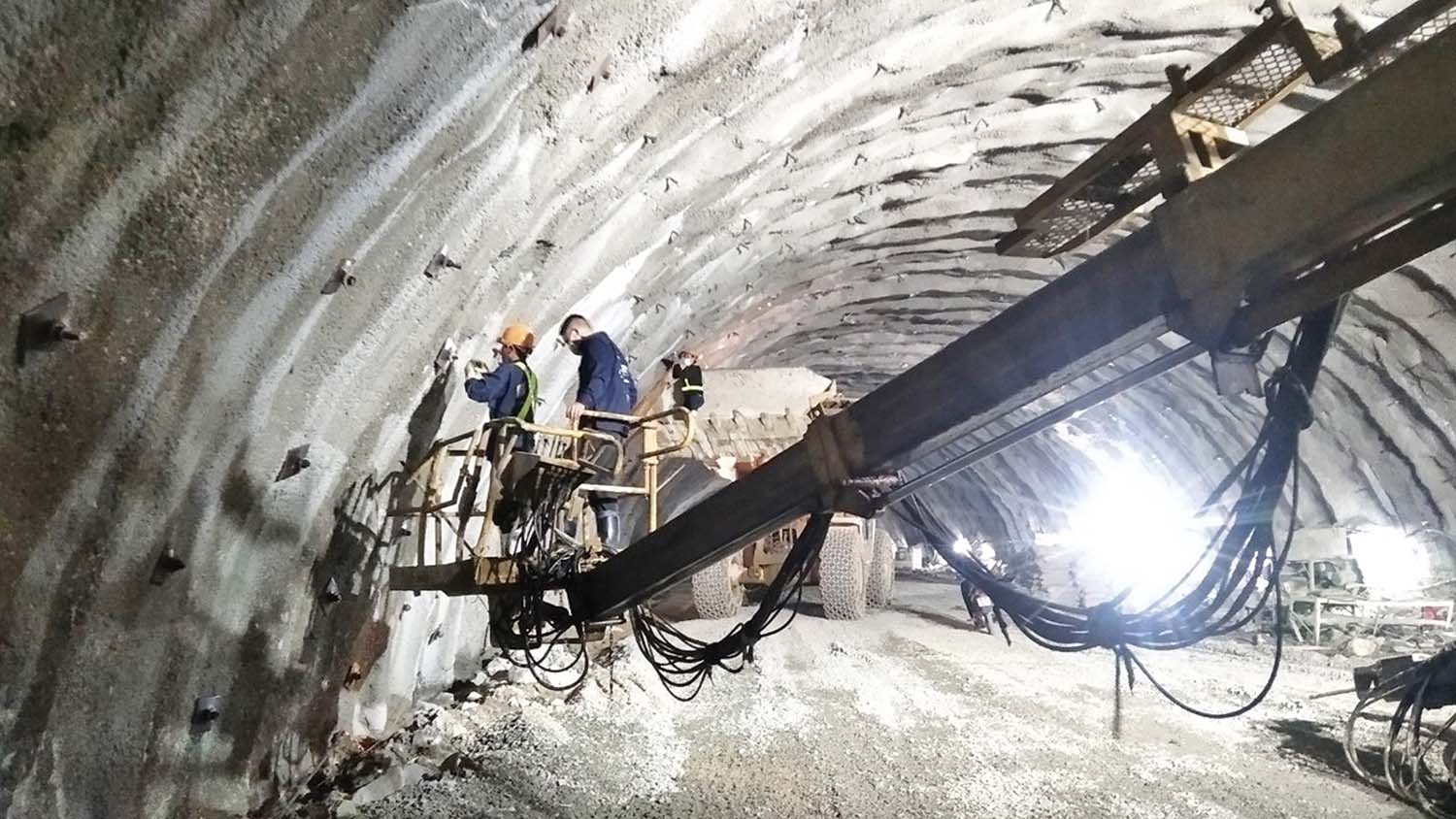 Thi công cao tốc Bắc - Nam đoạn Mai Sơn - Quốc lộ 45 	ảnh: a.m